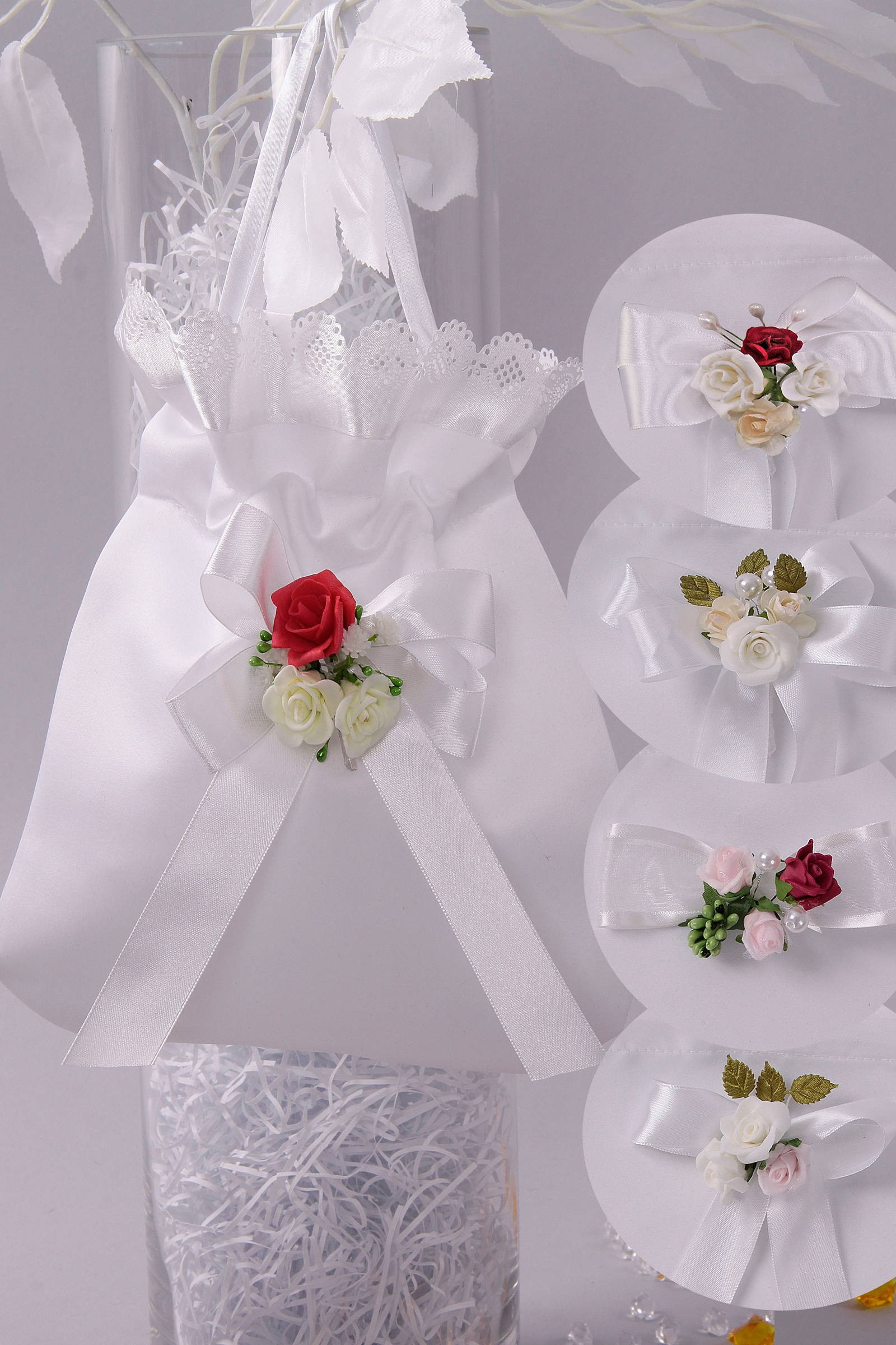 Torebka komunijna satynowa z bukietem - obraz 0