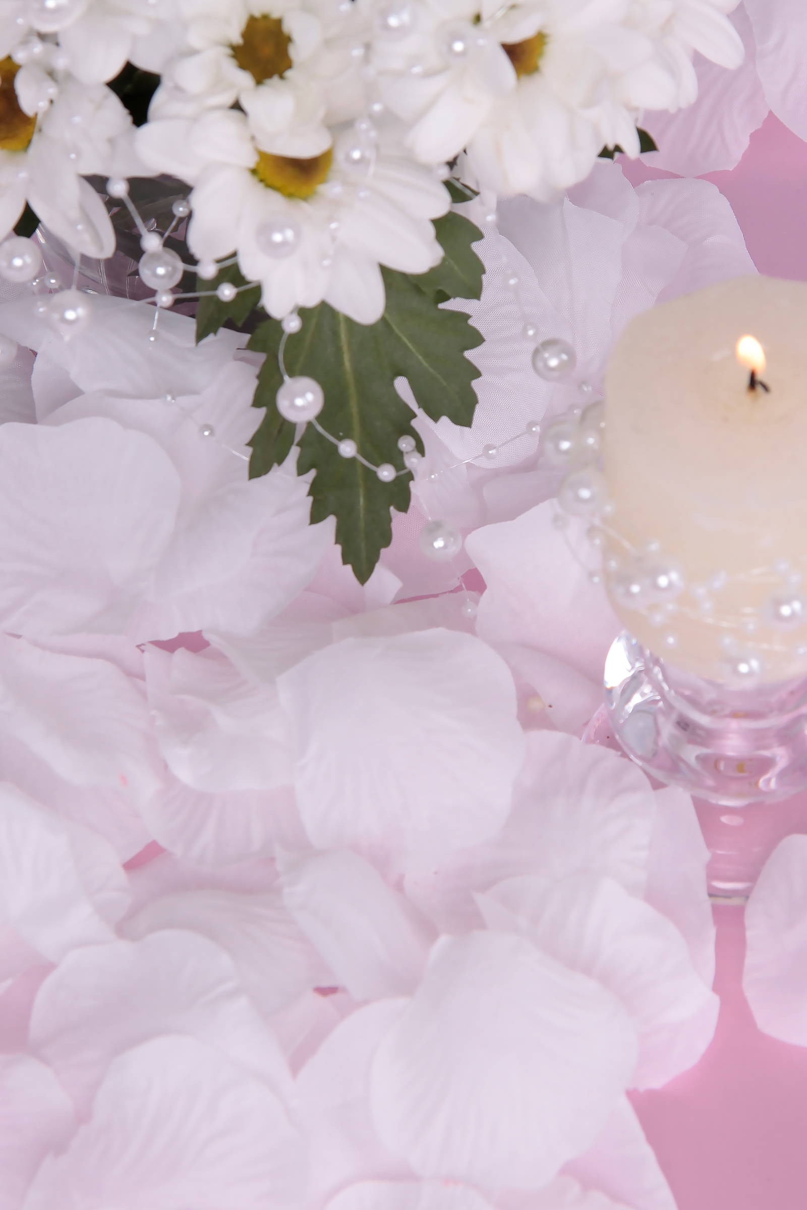 Komunijne ozdoby stołu - płatki róż białe - obraz 0