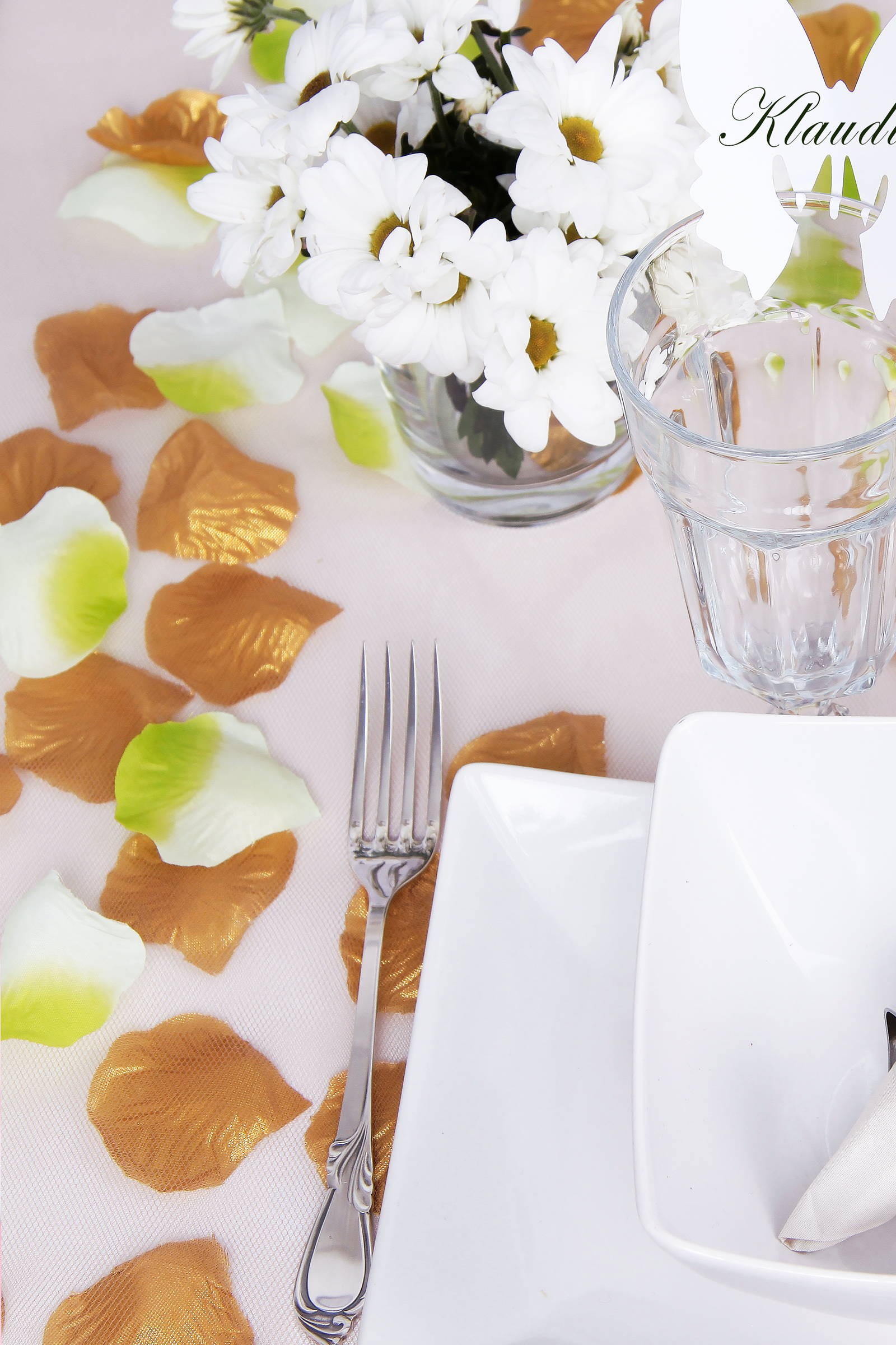 Komunijne ozdoby stołu - zestaw złote i zielone płatki róż - obraz 0