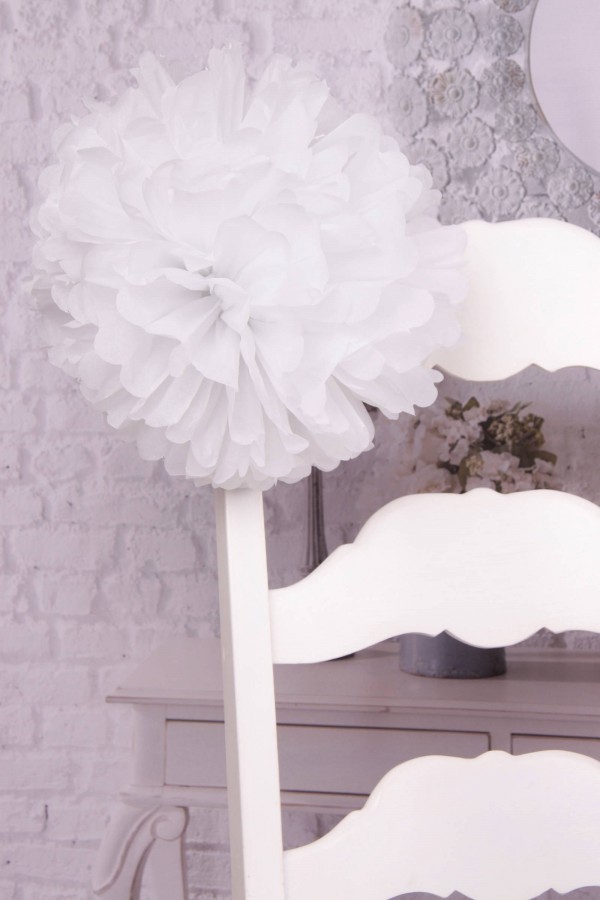 Ozdoba komunijna na krzesło z papieru - biała