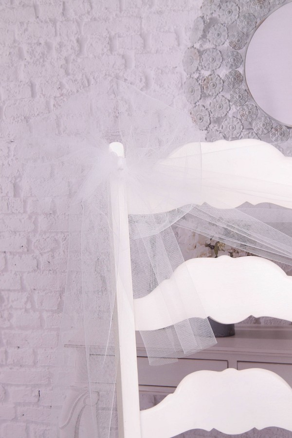 Ozdoba komunijna tiul na krzesło - biała