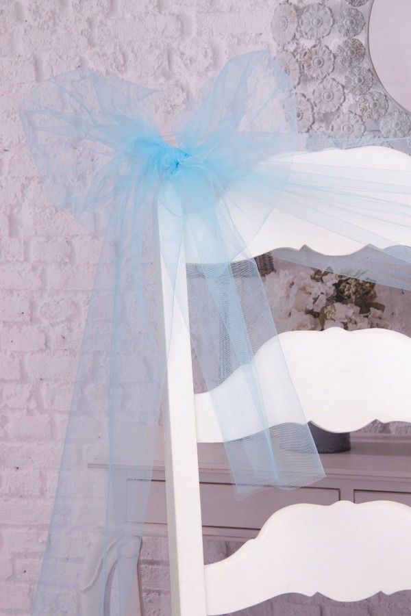 Ozdoba komunijna tiul na krzesło - niebieska