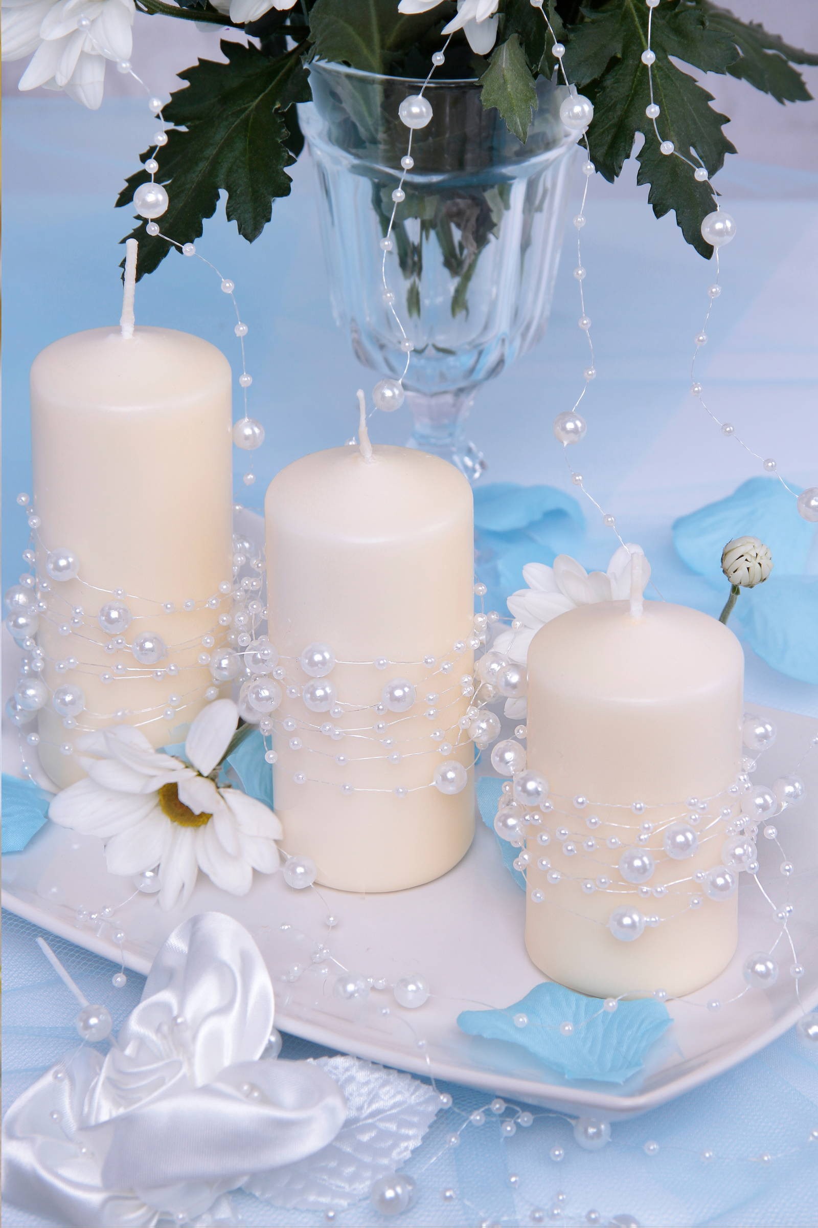 Biała perełka w girlandzie komunijnej - obraz 0