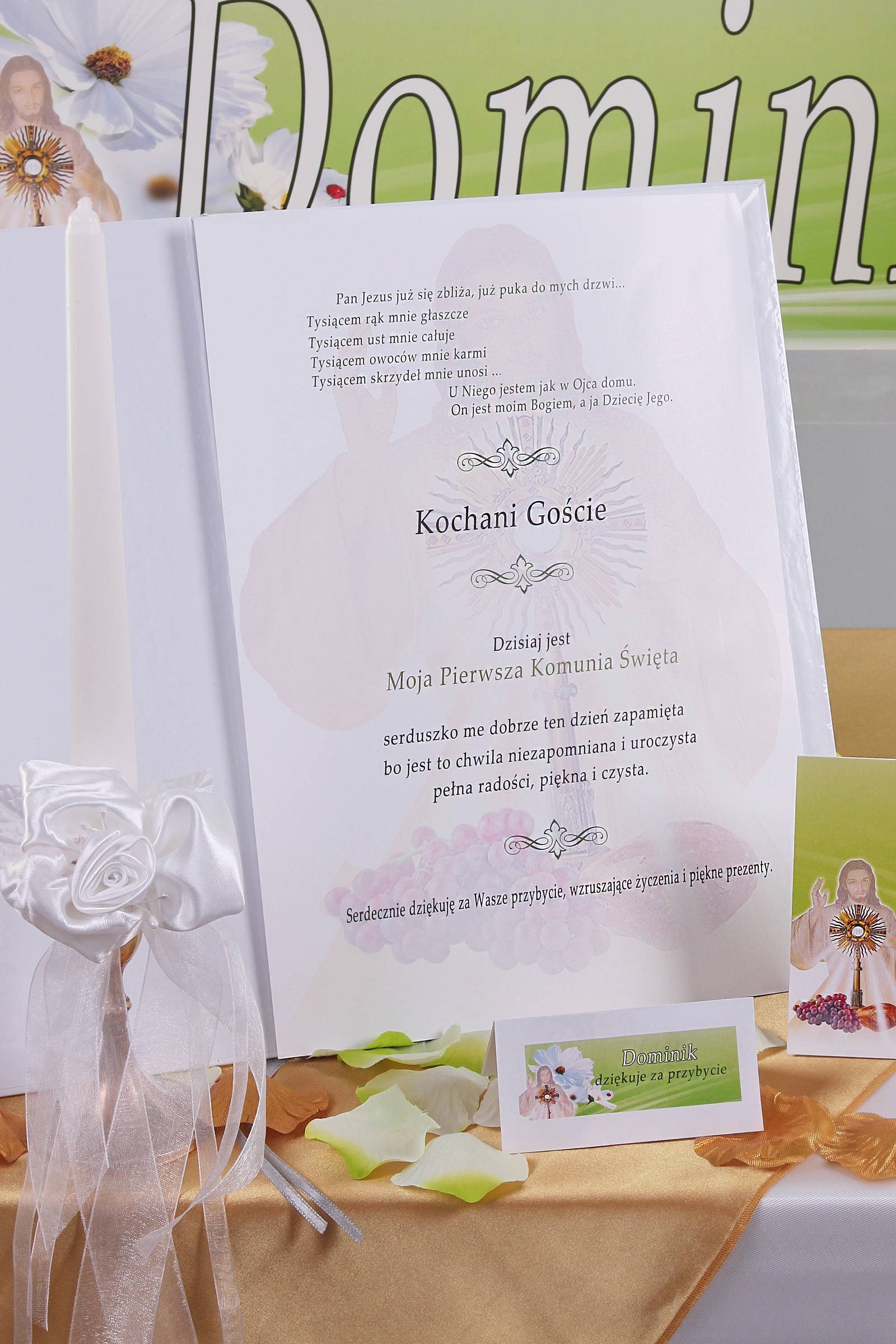 Personalizowana księga pamiątkowa komunijna - Bławatek - obraz 1