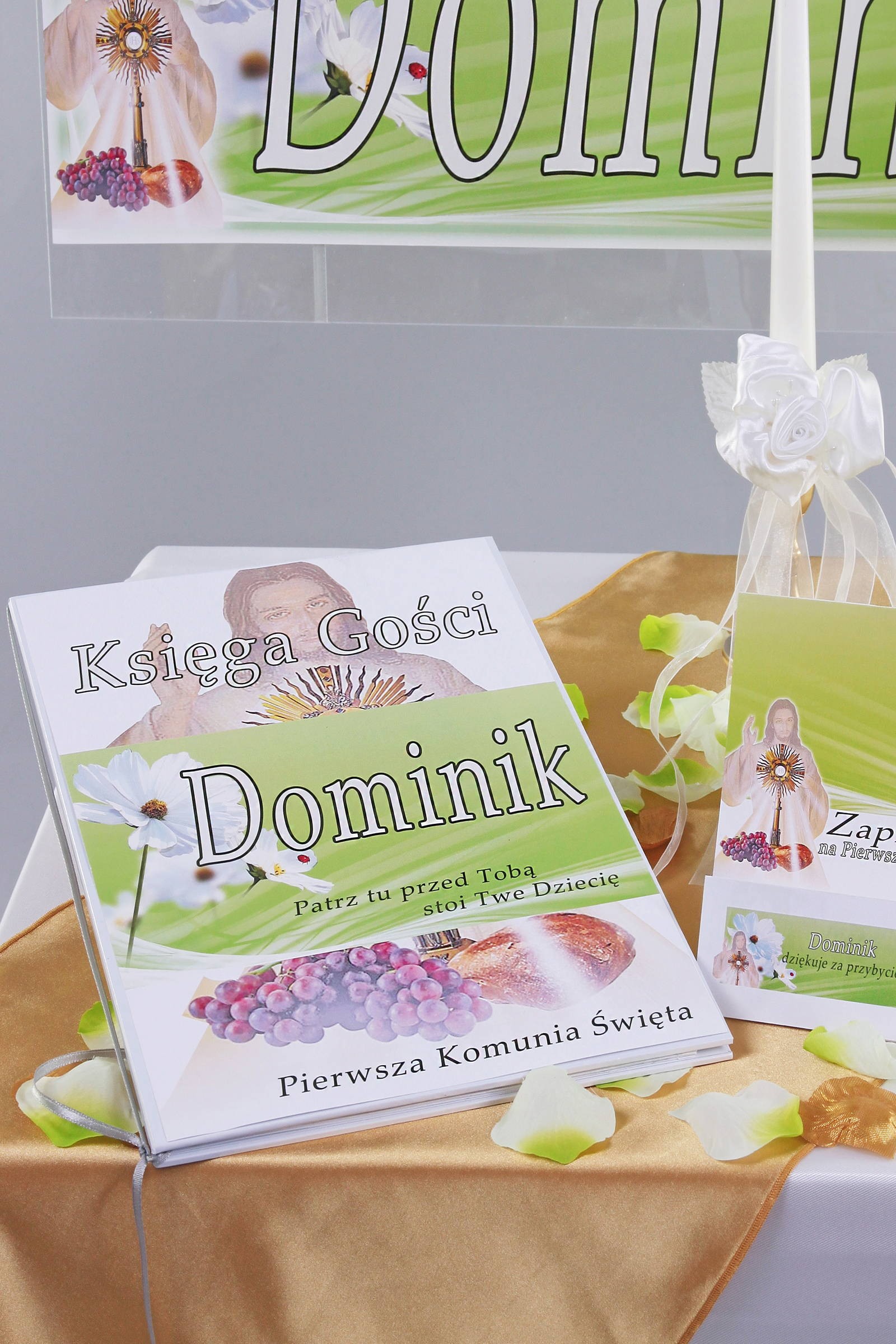 Personalizowana księga pamiątkowa komunijna - Bławatek - obraz 0